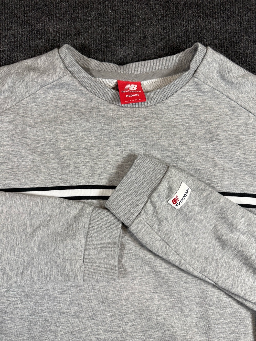 New Balance Grey Crewneck Sweatshirt Size Medium - Picture 2 of 7